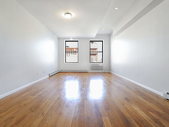 5th image of 128 Wythe Ave APT 3C
