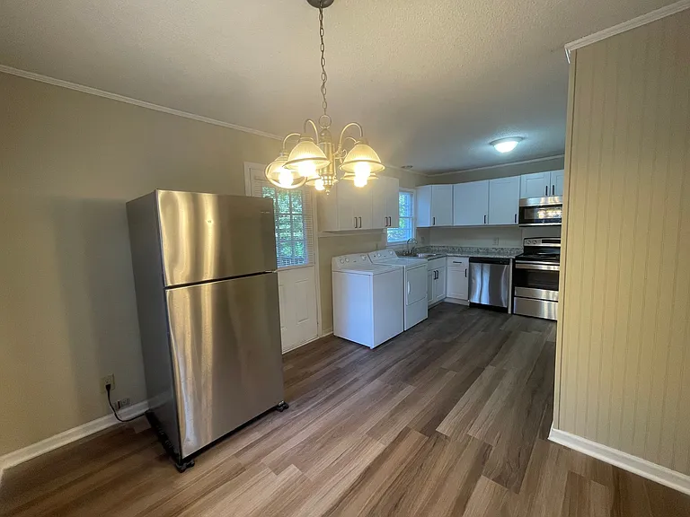 207 Charleston Ave — Photo 18