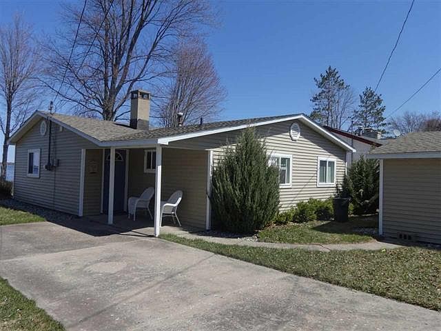 1st image of 932 Iroquois Ave