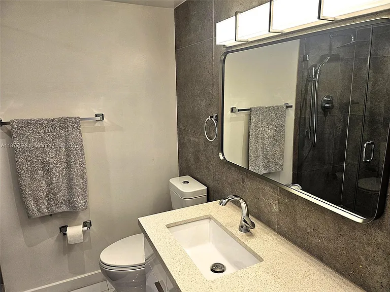 5161 Collins Ave #707 — Photo 14