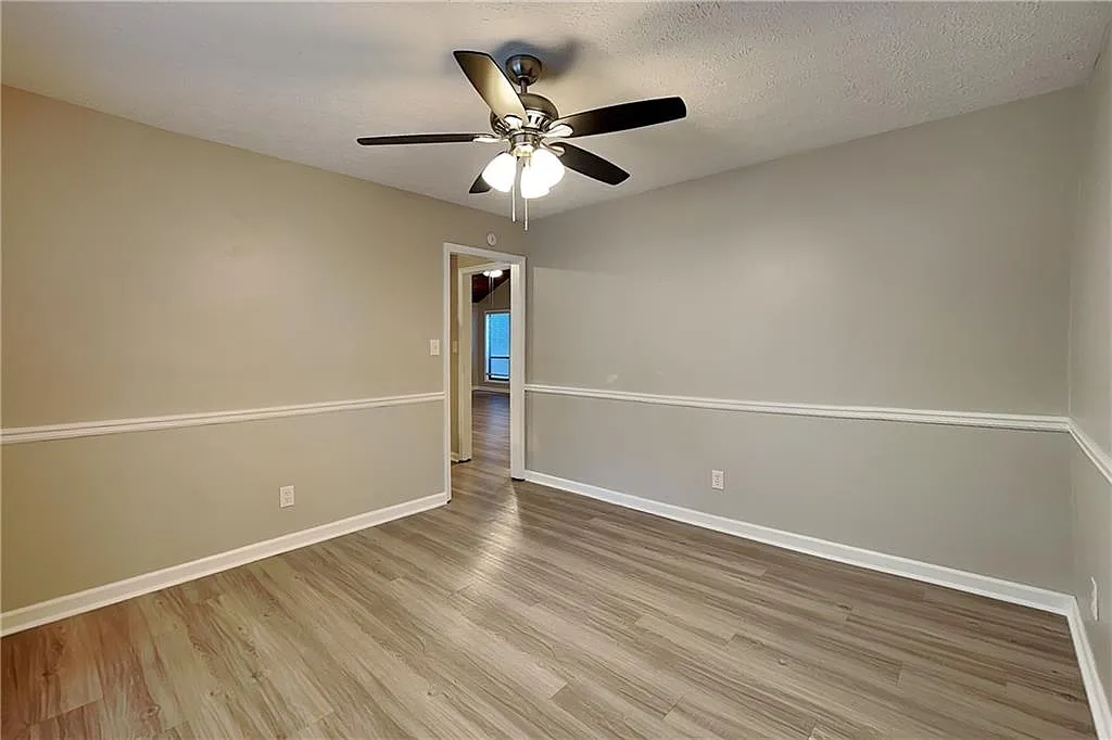 3 bed, 2.5 bath, 1872 sqft, $2,300 — Photo 4