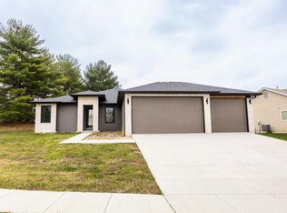 9301 Camfield Dr, Fairview Heights, IL 62208