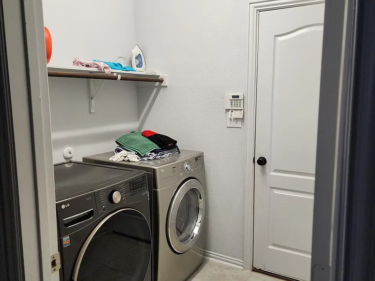 Esperanza Dr — Photo 8