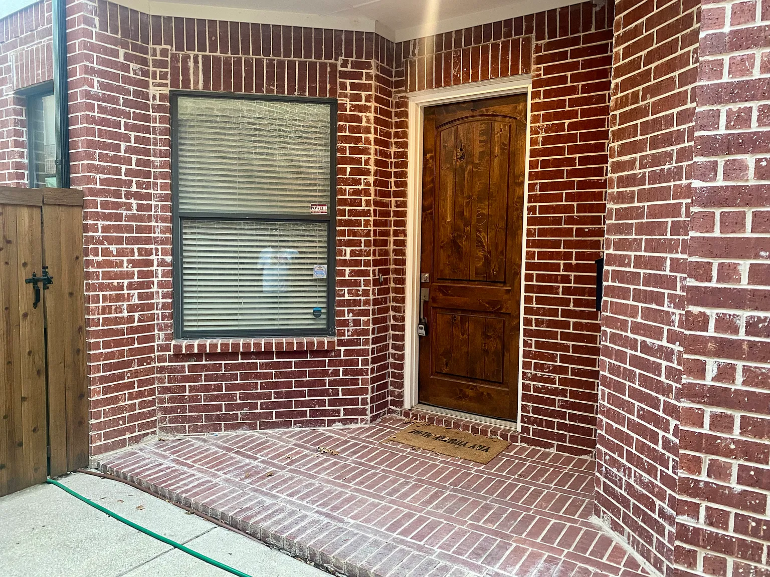 3 bed, 2.5 bath, 2341 sqft, $3,900 — Photo 2
