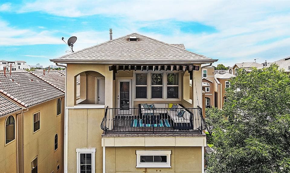 Your private, 4th floor rooftop terrace!