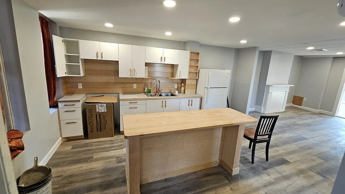 Building Photo - 862 River St #2