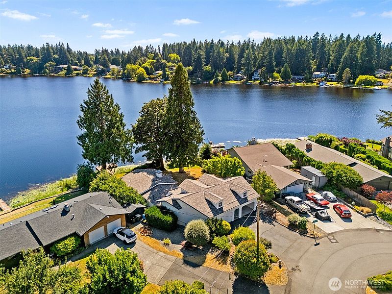 3rd image of 7242 49th Avenue SE