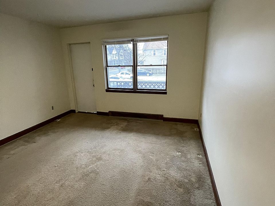 1st image of 696 Myrtle Ave #3