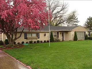 207 Fairway Dr photo 1