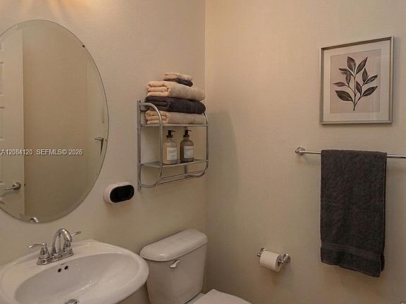 5th image of 878 NE 191st St