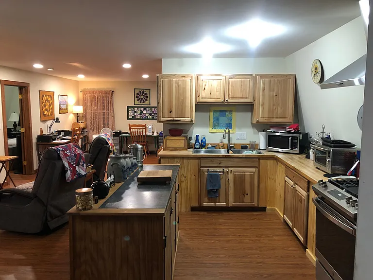 Plenty of Kitchen storage