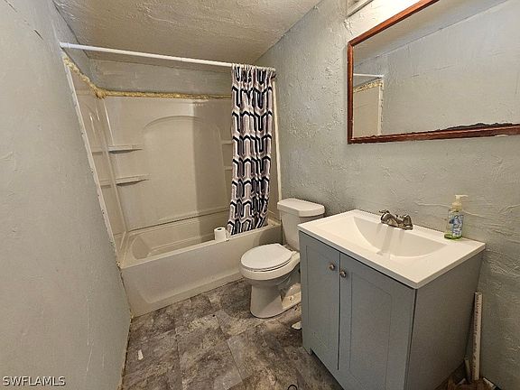 4th image of 447 Clark St