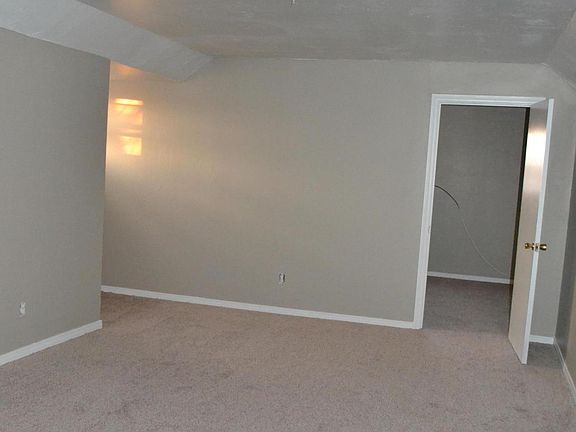 4th image of 407 Holman Ln