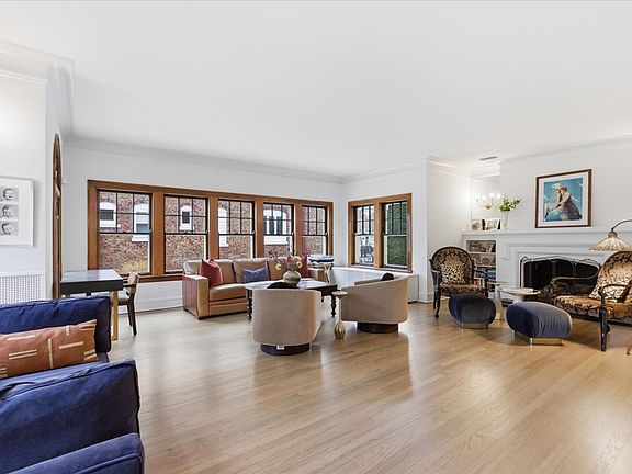 3rd image of 940 Bonnie Brae Pl