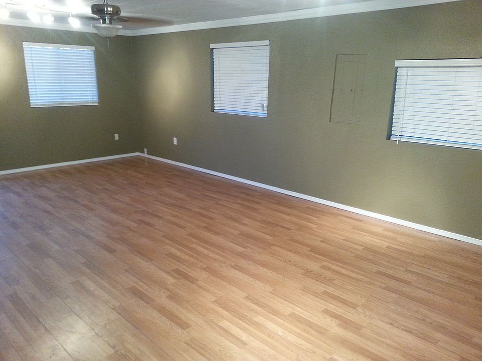 2nd image of 1006 E Toppenish Ave