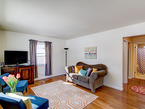 4th image of 6443 N Willow Glen Ln
