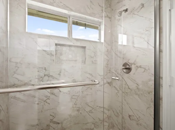 308 Meadow Trail Ct, Friendswood, TX 77546