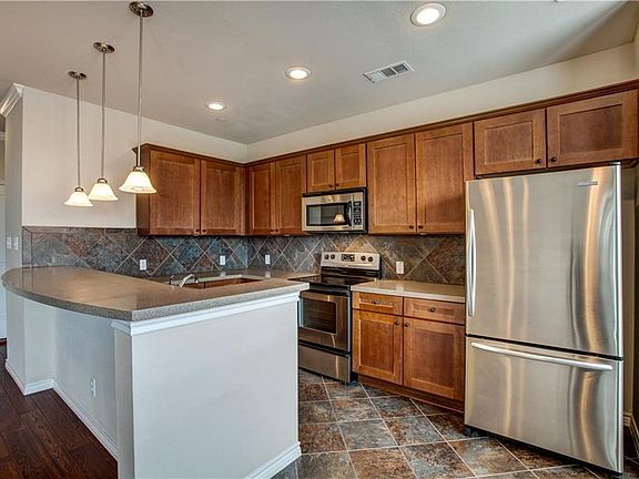 5th image of 950 Henderson St APT 1318