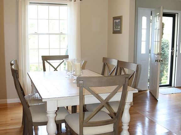4th image of 27 Fairmount Dr