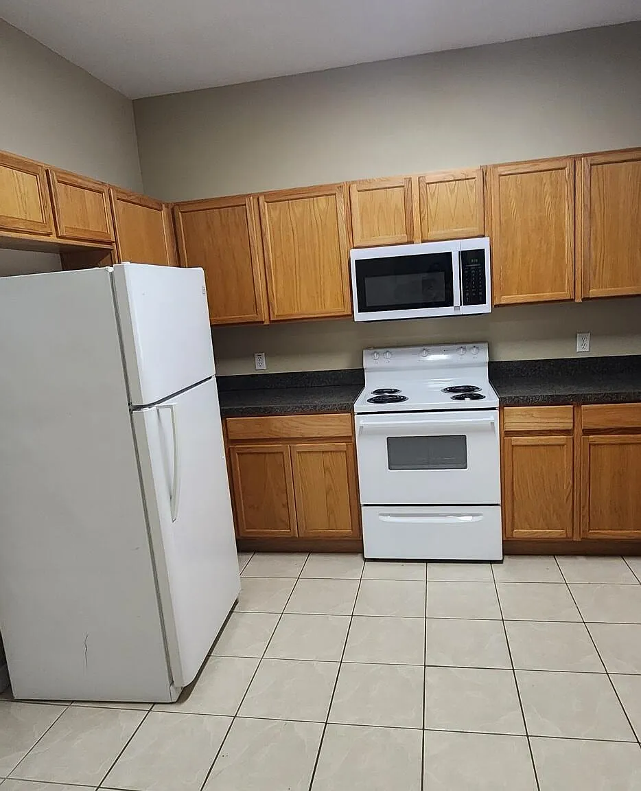 3 bed, 2.5 bath, 1654 sqft, $2,250 — Photo 3