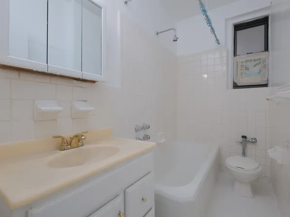 340 E Mosholu Parkway S image 8 of 10