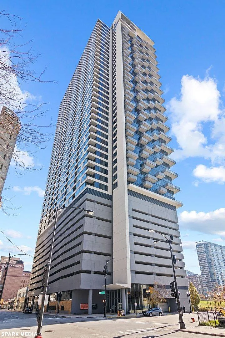 235 W Van Buren St Unit 4208 photo 1