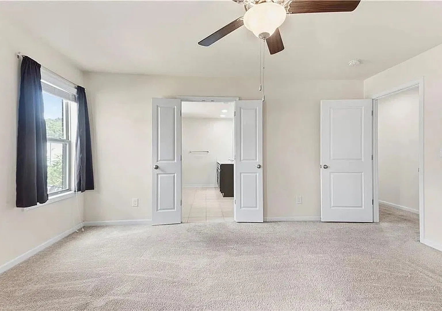 Room in 4 Bedroom Home in Norcross — Photo 4
