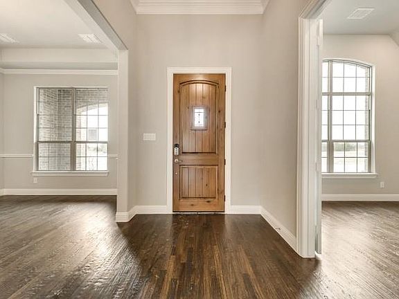 5th image of 212 The Falls Dr