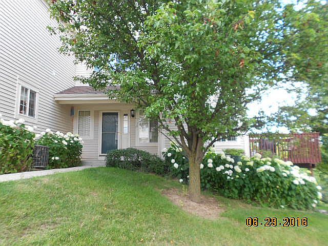 2nd image of 528 Fox Ridge Dr #528