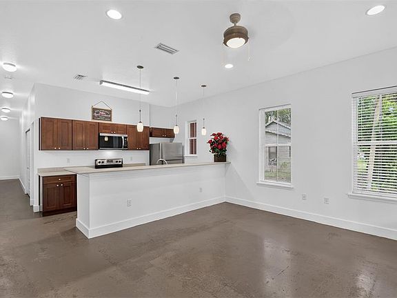5th image of 727 NW 4TH AVENUE