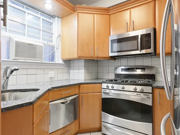 324 East 41st Street image 12 of 17