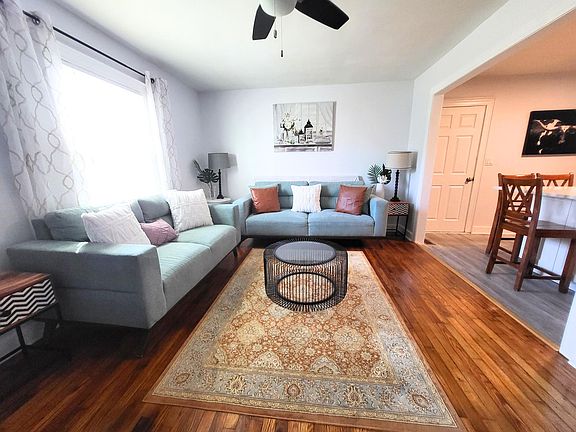 2nd image of 2207 Catalina Ave
