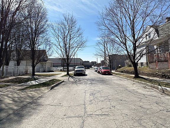 5th image of 3139 McGee St