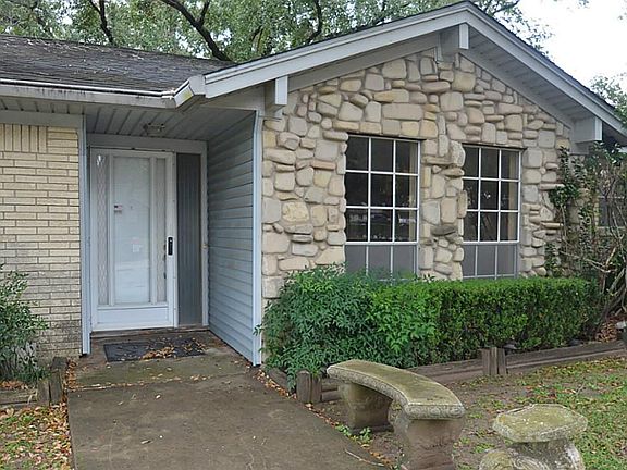 2nd image of 1702 Patricia Ln