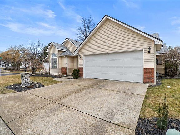 3rd image of 702 N Willow Crest Ln