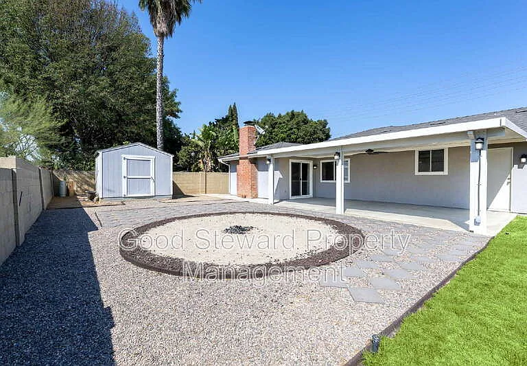 1219 N Van Buren St — Photo 39