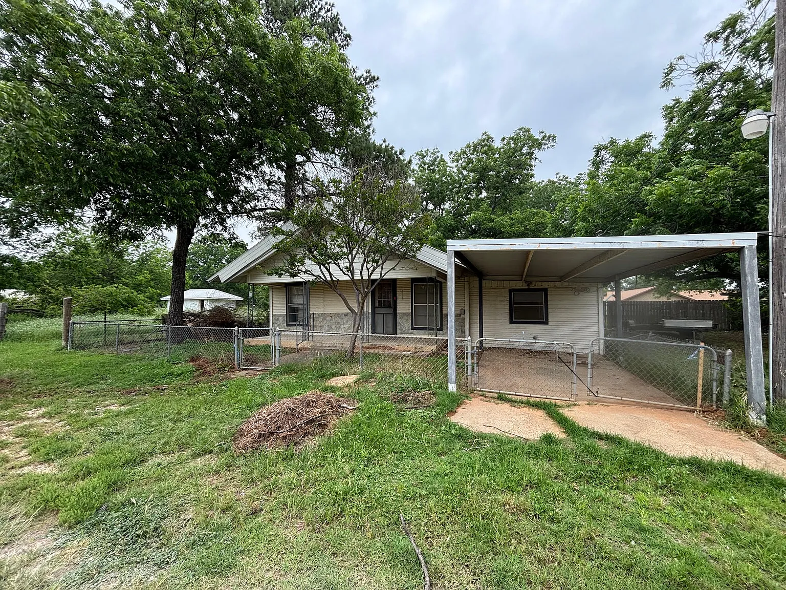 4 bed, 1112 sqft, $700 — Photo 1