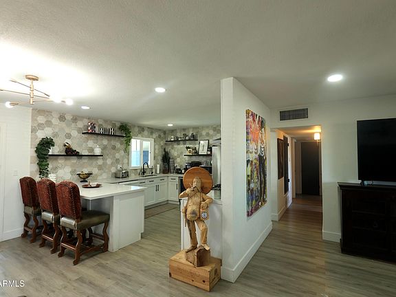 4th image of 1011 W Elna Rae St