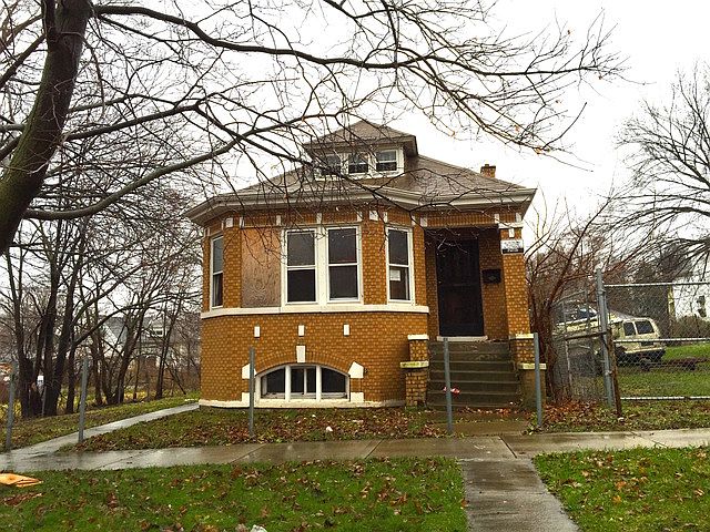 2nd image of 137 E 120th St