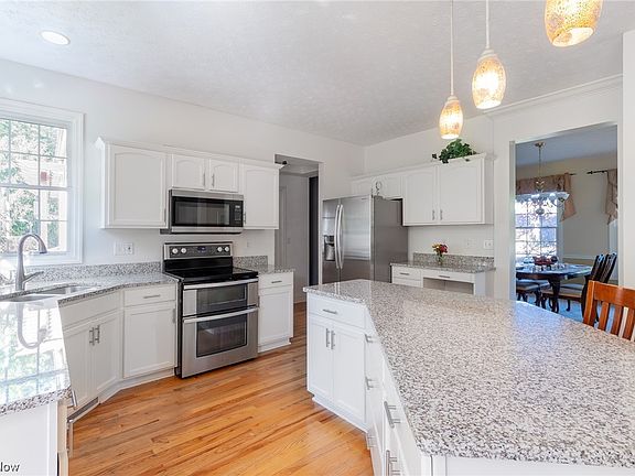5th image of 657 Bridgeside Dr