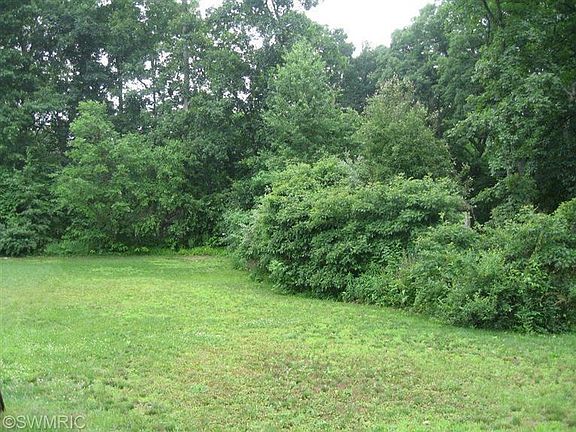 4th image of 9634 Woodlawn Dr