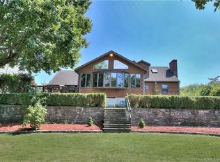 151 Sasapequan Rd, Fairfield, CT 06824