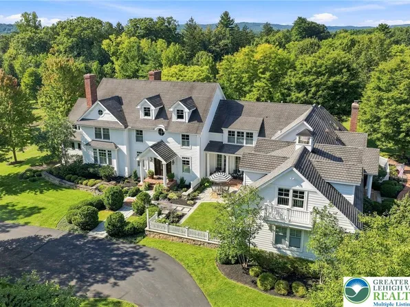 5184 Weyhill Farm Rd, Bethlehem, PA 18015