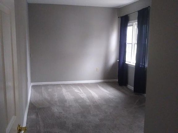 4th image of 319 Maitland St