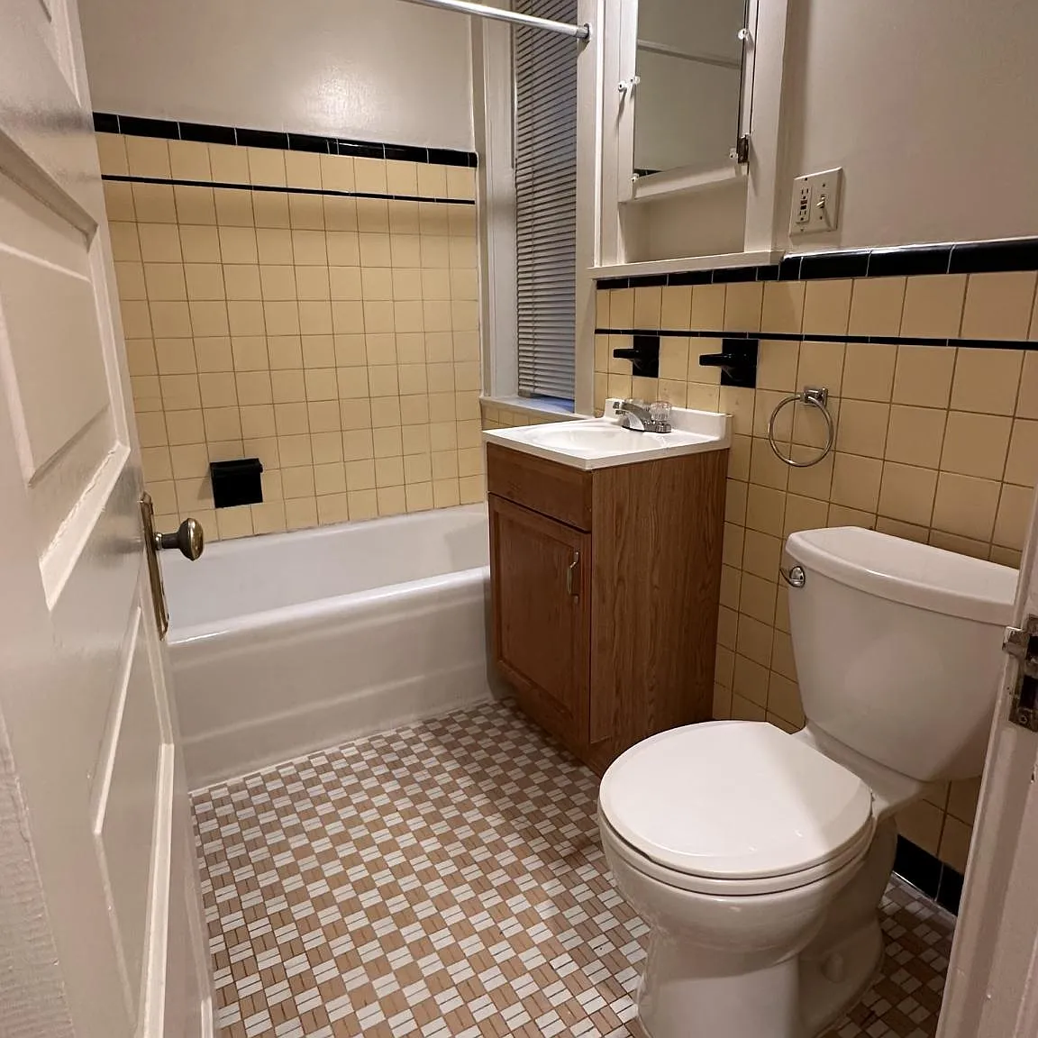 1 bed, $975 — Photo 2