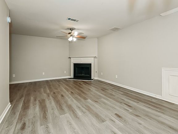 4th image of 414 Hidden Creek Ct