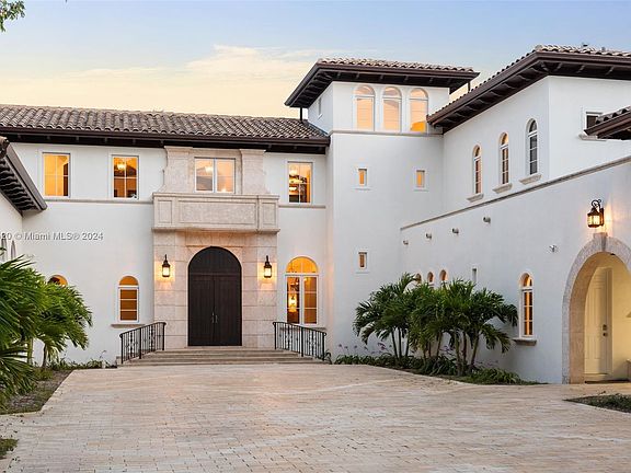3rd image of 6730 Royal Palm Dr