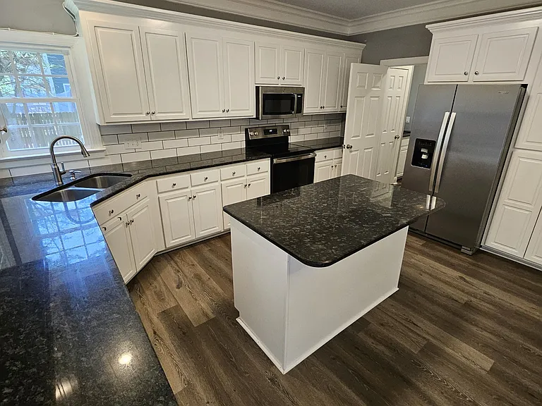 214 N Marion Dr — Photo 10