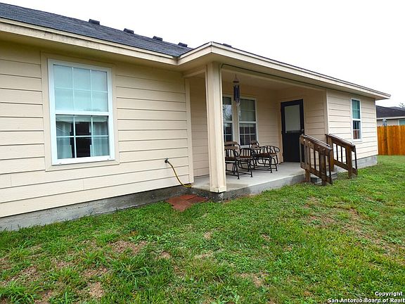 4th image of 1007 Blue Crest Ln