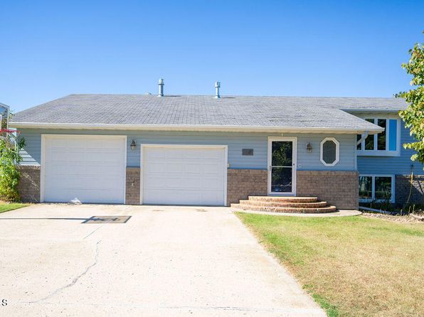 710 10th Ave SW, Jamestown, ND 58401